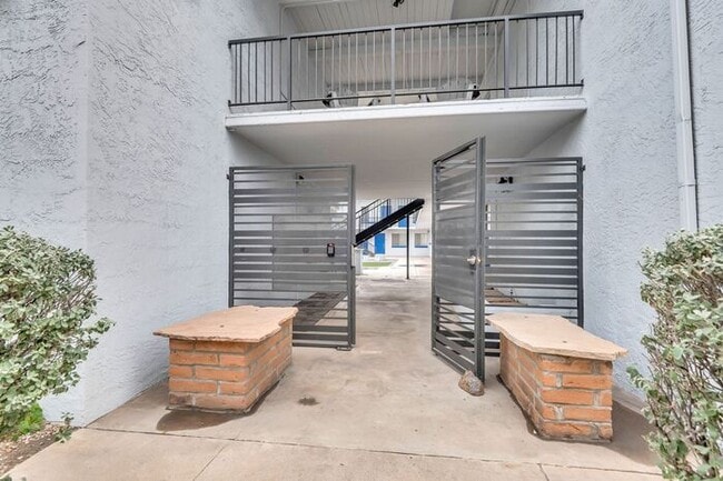 Building Photo - U of A Affordable housing!!! Affordable 2 ...