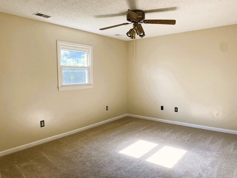 Building Photo - 3558 Winthrop Dr