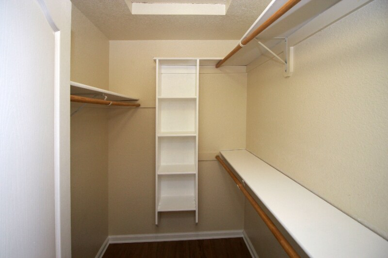 Building Photo - 9021 E 85 St