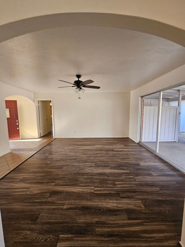 Building Photo - 3 bedroom with mother in law suite/ home o...