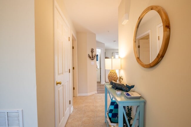 Building Photo - FULLY FURNISHED OFF-SEASON  1 BEDROOM NOW AVAILABLE