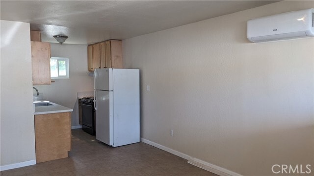 Building Photo - 25401 Spring St