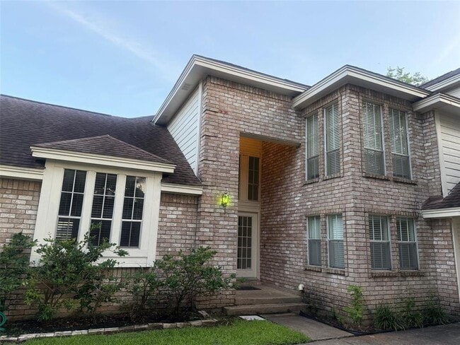 Building Photo - 15111 New Hastings Dr
