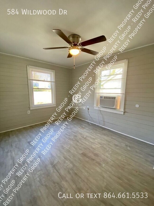 Building Photo - 584 Wildwood Dr