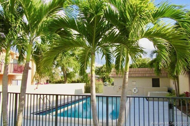 Building Photo - 10724 Royal Palm Blvd