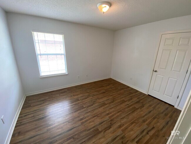 Building Photo - 7960 Eagle Creek Dr