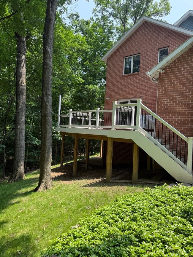 Building Photo - 1531 E Strohm Dr