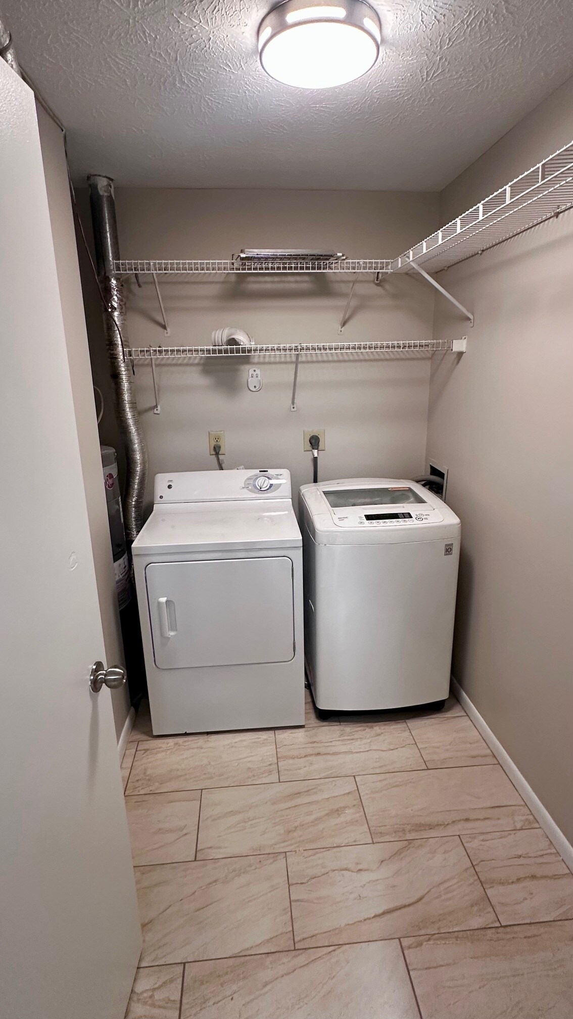 Building Photo - 8919 Eagleview Dr