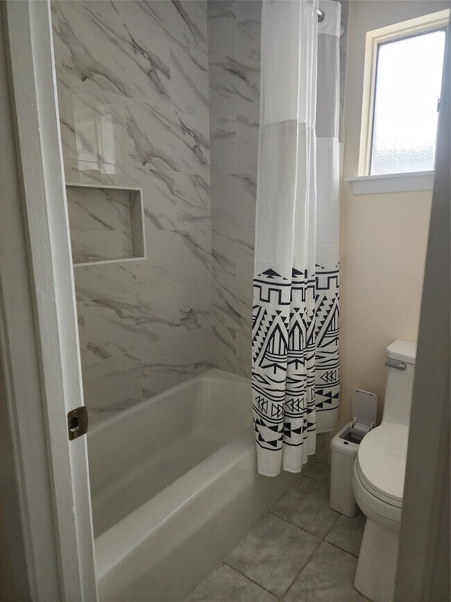 Building Photo - 9110 Grape St