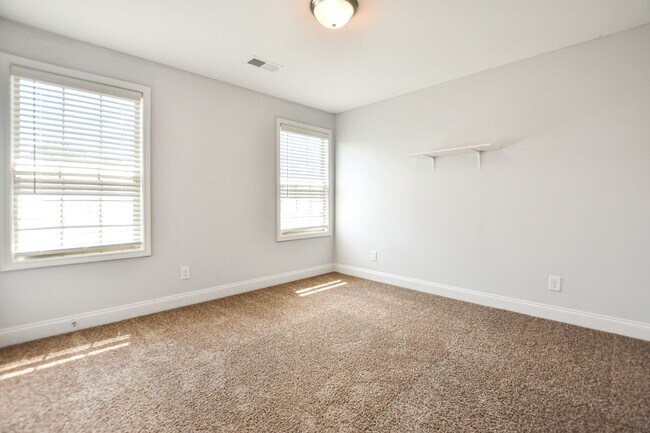 Building Photo - Pet Friendly Four Bedroom!