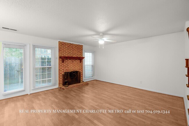 Building Photo - Charming HOME in Prime South Charlotte Location!