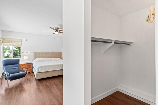 Building Photo - 10190 Collins Ave