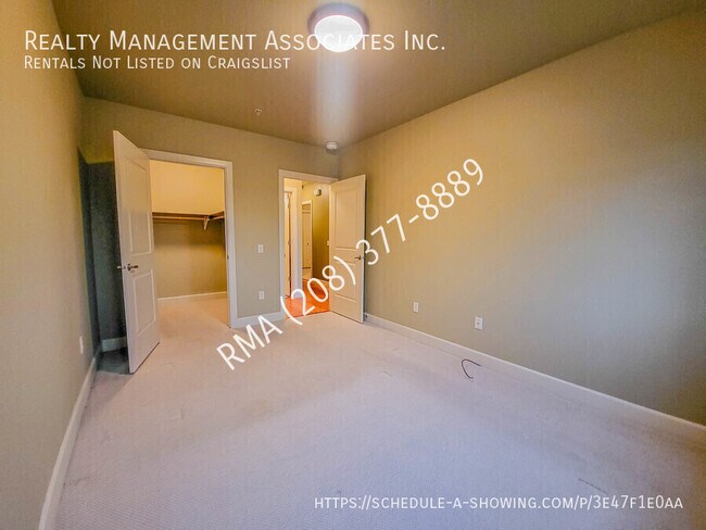 Building Photo - 406 S 13th St