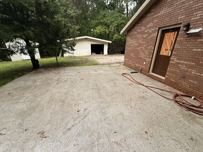 Building Photo - 6721 Newman Rd