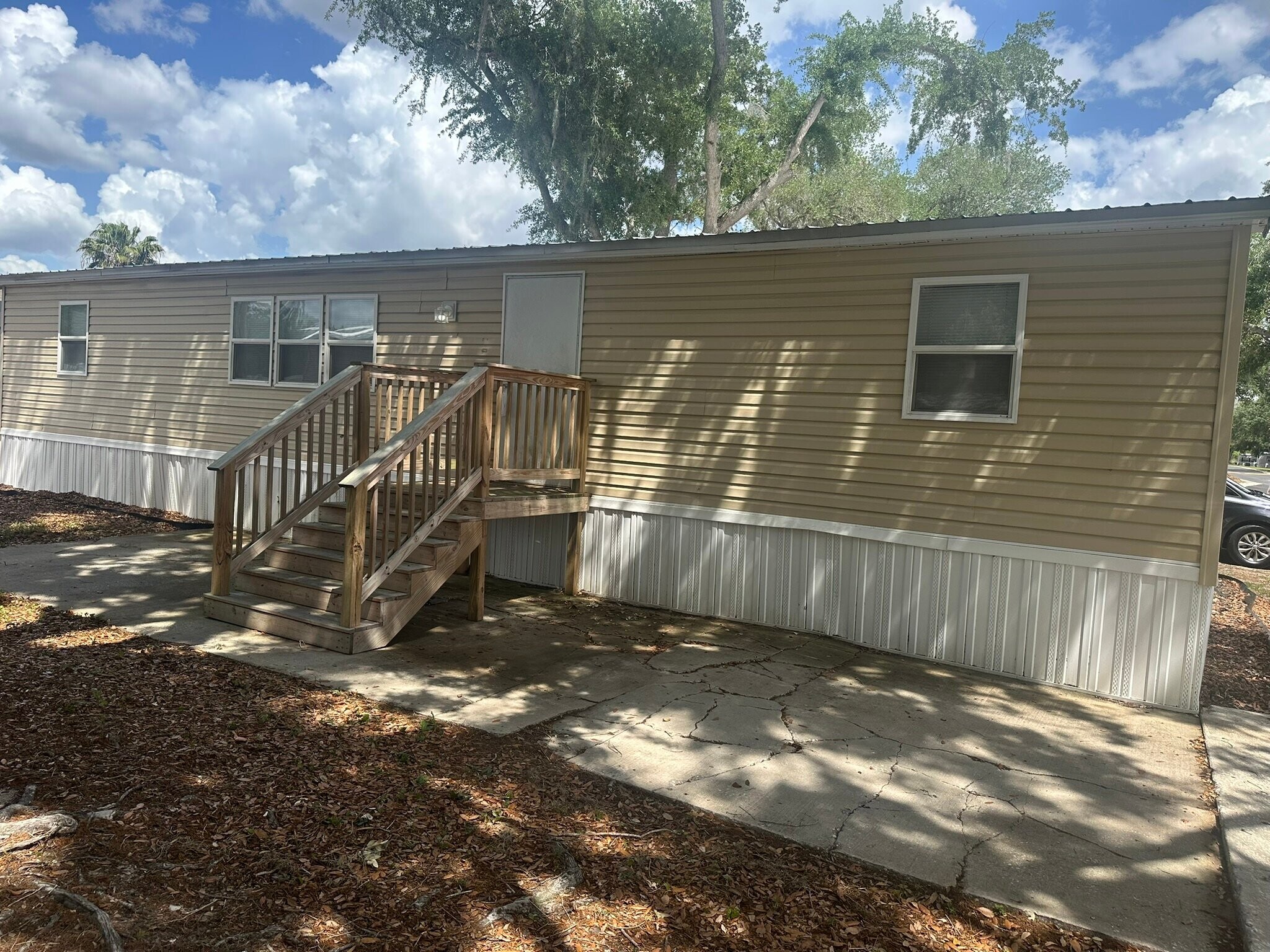 Building Photo - 1221 N Valrico Rd