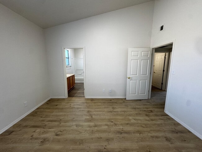 Building Photo - 1109 Meadowlark Way SE