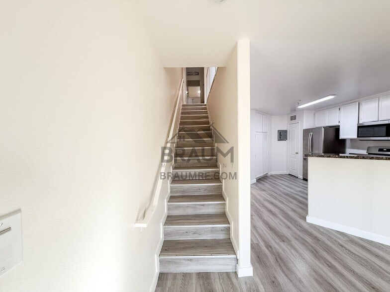 Building Photo - 7323 Winnetka Ave