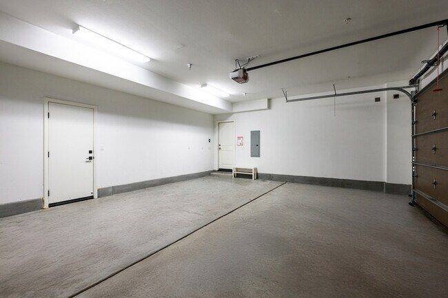 Building Photo - 110 Sugar Cane