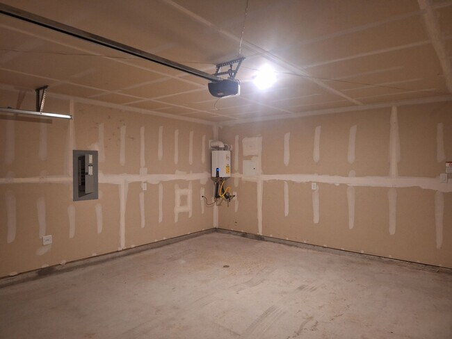 Building Photo - 15009 Bushwacker Wy
