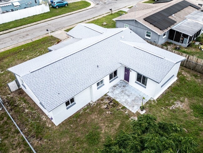 Building Photo - 1415 Yale Dr