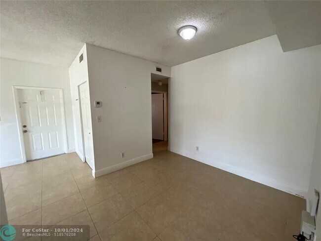 Building Photo - 840 Cypress Park Way