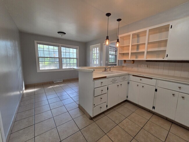 Building Photo - 2606 Southwood Dr