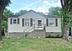 Building Photo - Adorable 2 Bedroom 1 Bath Home in Sylvan Heights!