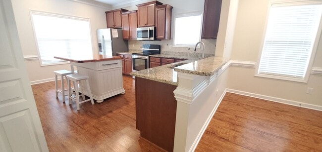 Building Photo - Townhouse  At West Park Place