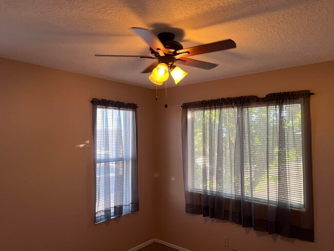 Building Photo - 4985 Butte Pl NW