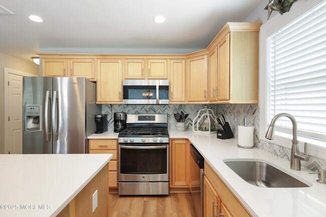 Building Photo - 7 Pine Crest Dr