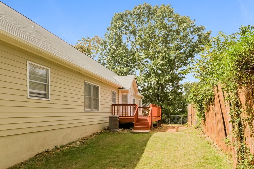 Building Photo - 9704 Squirrel Wood Run