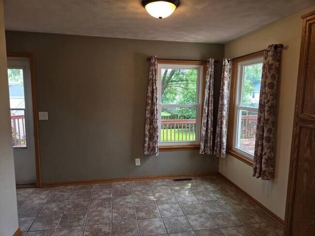 Building Photo - 5563 Stockton Dr