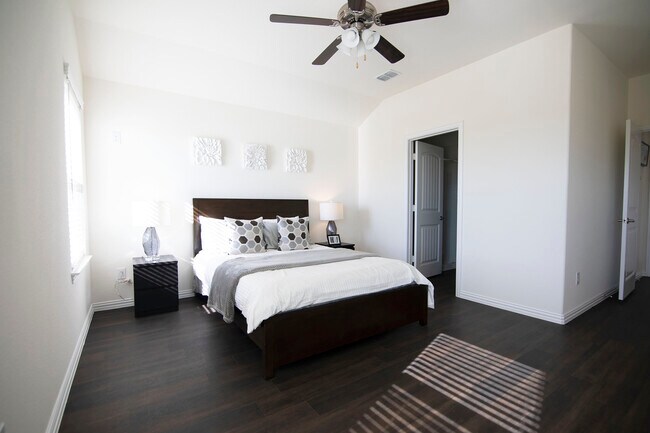 Building Photo - 178 Northwestern Ave