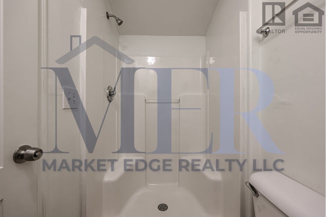 Building Photo - 3Bed/2.5Bath Townhouse at 24th St/Thomas! Move-In ready on 06/11/2026! -- NO HOA!