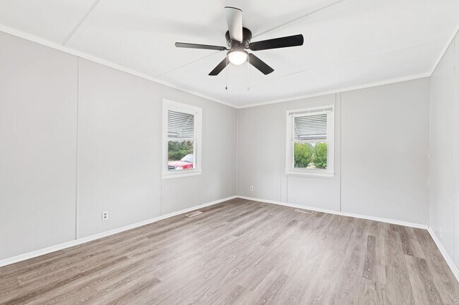 Building Photo - Charming 3BR Ranch Home Minutes from Downtown Smithfield!