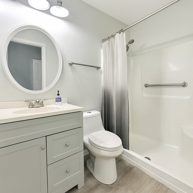 Building Photo - Beautiful Gulf Access Condo • Flexible Furnishing • 6 - 12 Month Rental