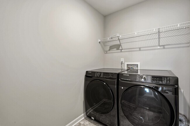 Building Photo - 313 Summer Ranch Dr
