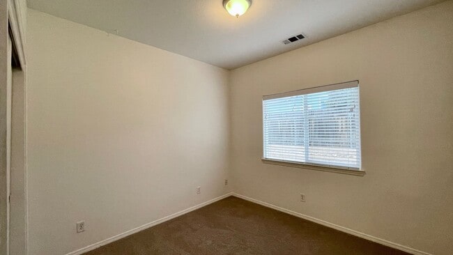 Building Photo - Single Level 4-Bedroom with 3-Car Garage in Berry Gardens