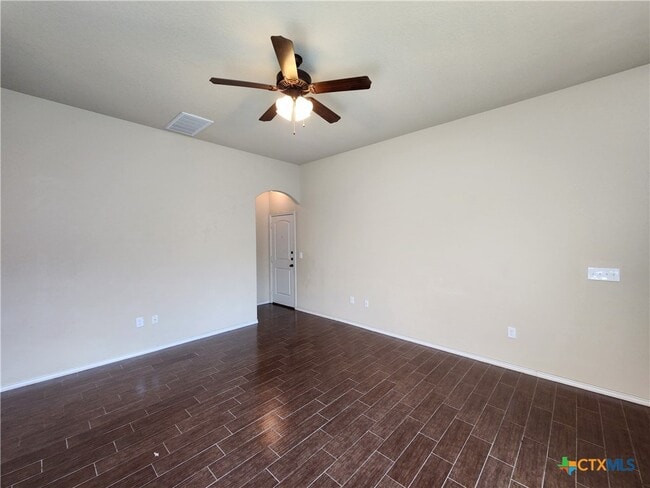 Building Photo - 622 Creekside Cir