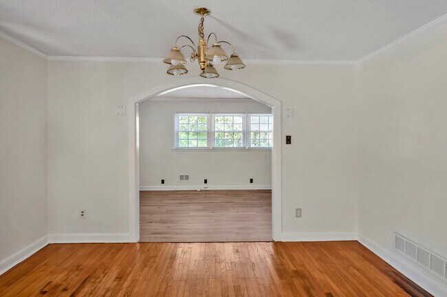 Building Photo - 2320 Dorety Pl