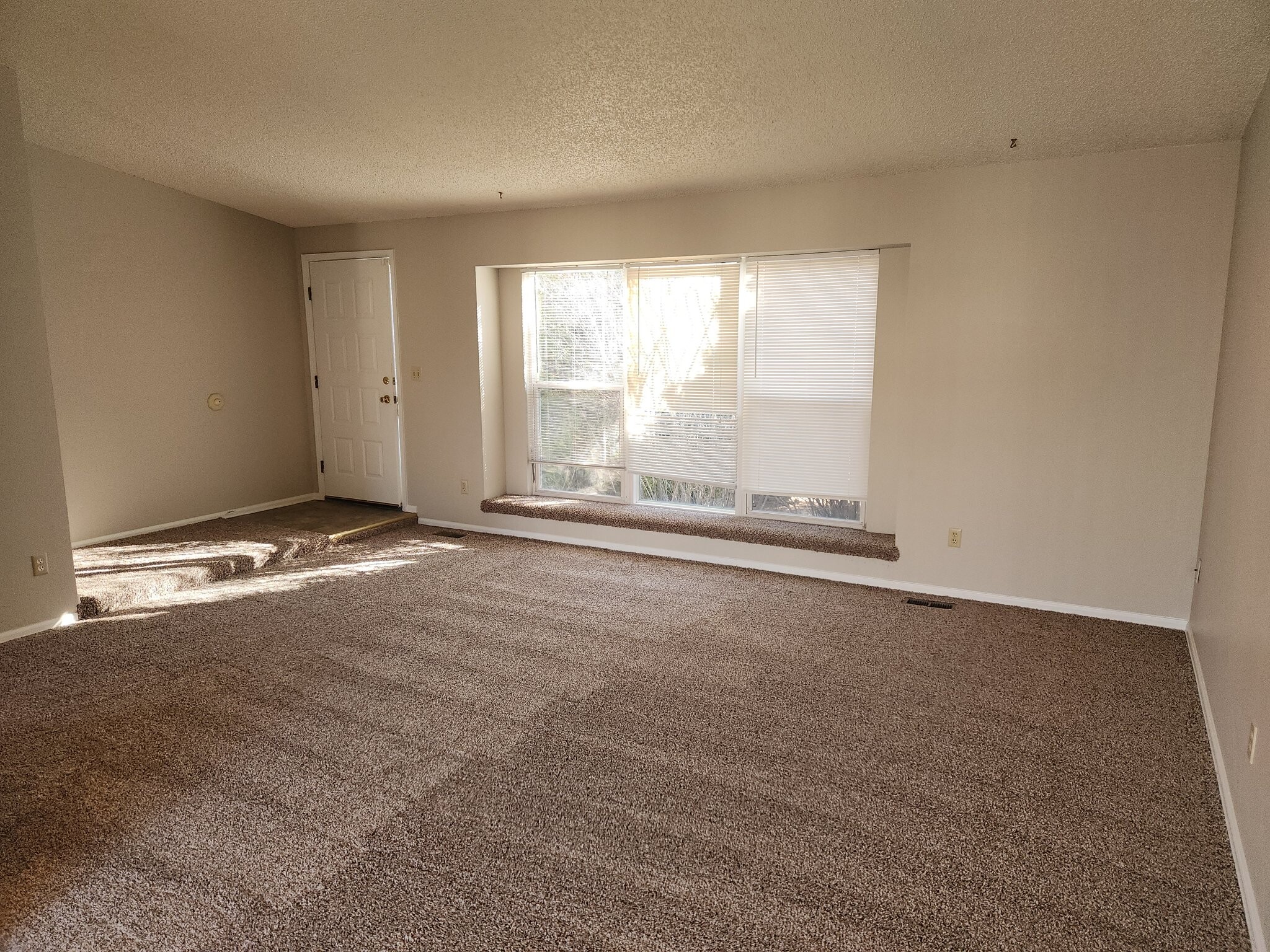 Building Photo - 6672 Fredrick Dr