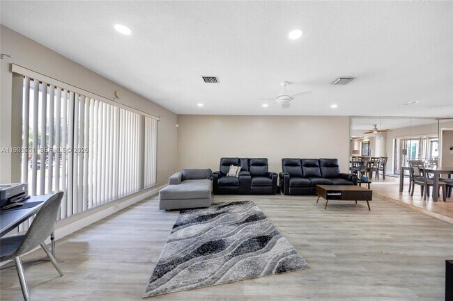 Building Photo - 2752 NE 3rd St