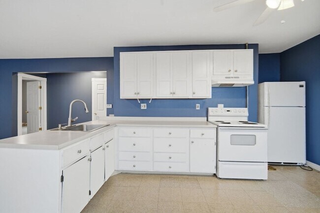 Building Photo - 882 Liberty St