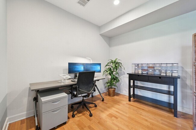 Building Photo - 5677 S Park Pl