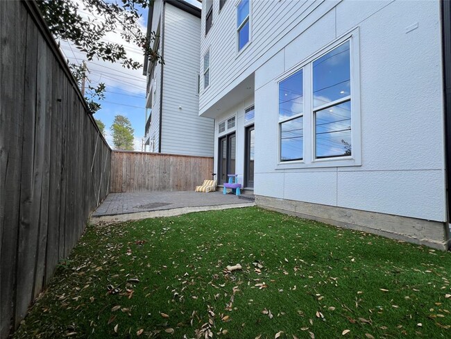 Building Photo - 3304 Timbergrove Heights St.
