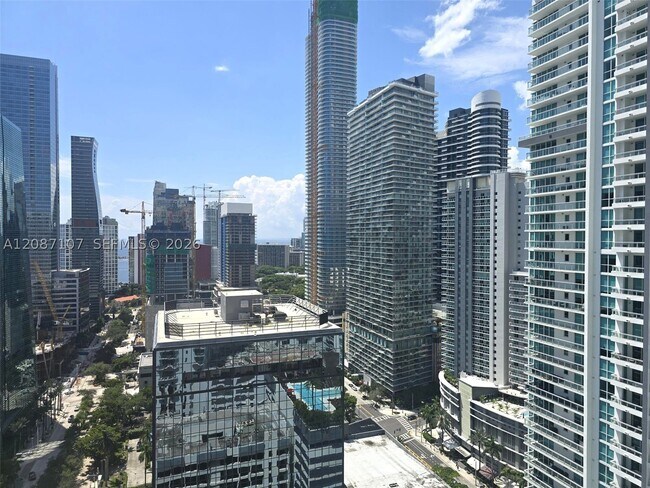 Building Photo - 1060 Brickell Ave