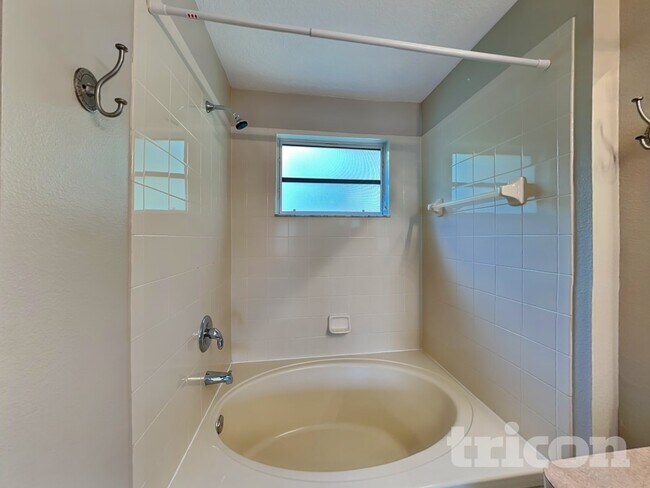 Building Photo - 6137 Skylarkcrest Dr