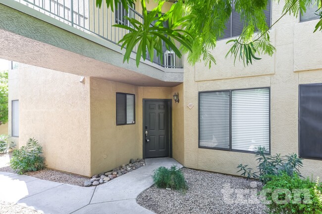 Building Photo - 4925 E Desert Cove Ave