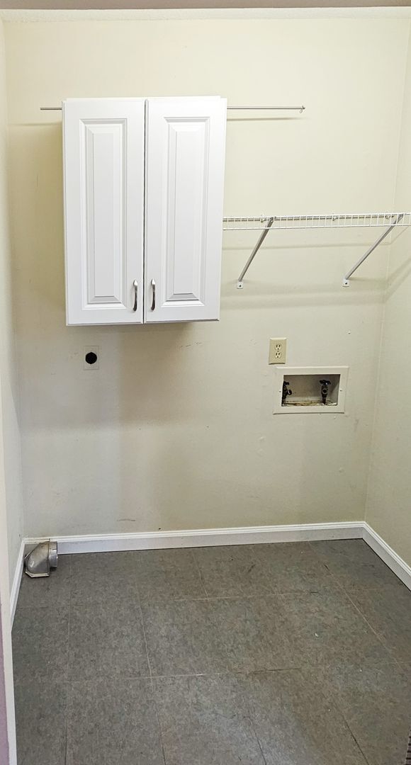 Building Photo - West Knoxville 37923 - 2 bedroom, 1.5 bath condo with hardwood floors - Contact Ryan Fogarty (865...