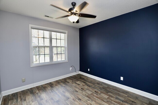 Building Photo - 1855 Beachforest Way